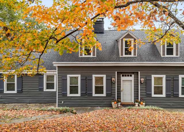 Property at 484 E View Dr, Chattanooga, TN 37404, 5 beds, 3.5 baths