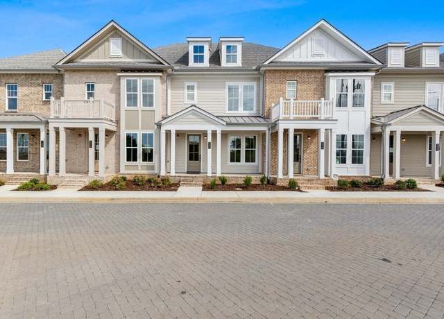 Property at 216 Nearwater Pl, Hendersonville, TN 37075, 2 beds, 2.5 baths