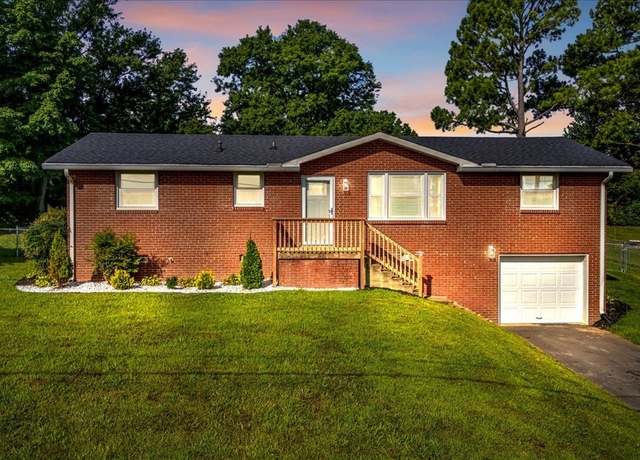 Property at 206 Bonnaoaks Dr, Hermitage, TN 37076, 3 beds, 2 baths