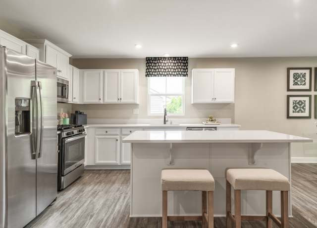 Property at 743 Dandridge Ct, White House, TN 37188, 3 beds, 2 baths
