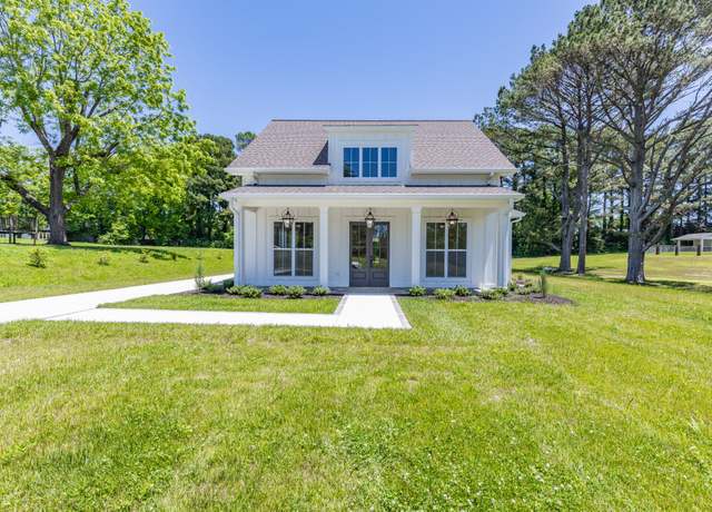 Property at 110 4th Ave S, Loretto, TN 38469, 2 beds, 2 baths
