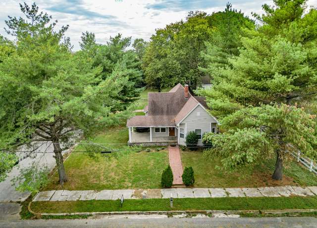 Property at 401 Washington Ave, Mount Pleasant, TN 38474, 3 beds, 2 baths