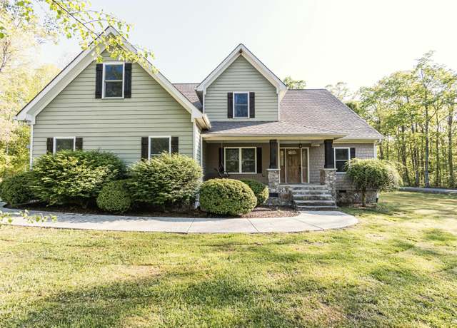 Property at 293 Smith St, Signal Mountain, TN 37377, 5 beds, 4 baths