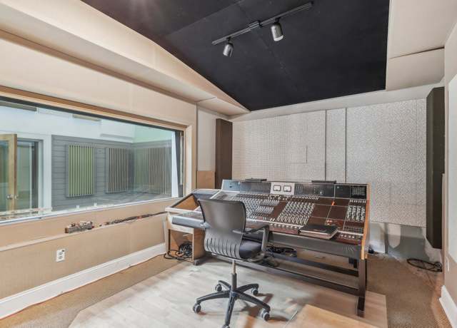 Property at 1703 Bonner Ave, Nashville, TN 37215, 4 beds, 4 baths