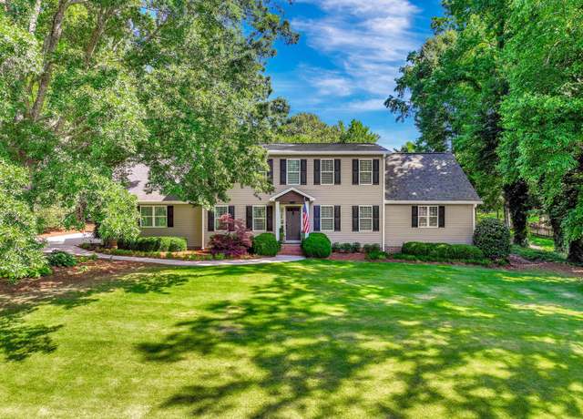 Property at 507 Brookside Dr, Dalton, GA 30720, 3 beds, 2.5 baths