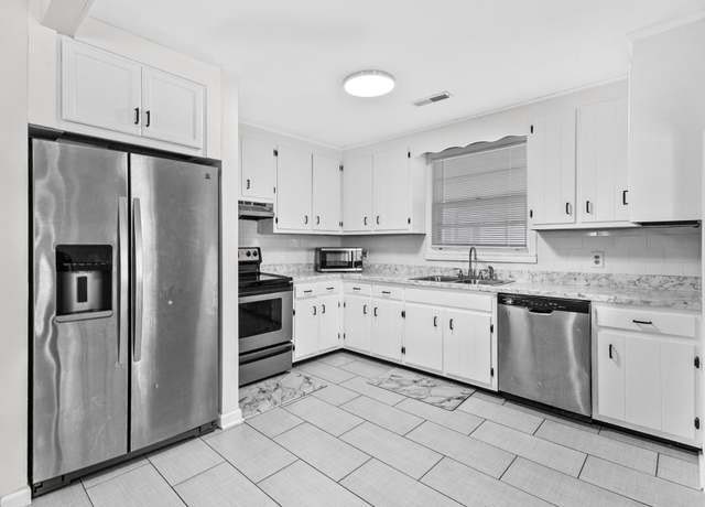 Property at 109 Garwood Dr, Nashville, TN 37210, 5 beds, 2 baths