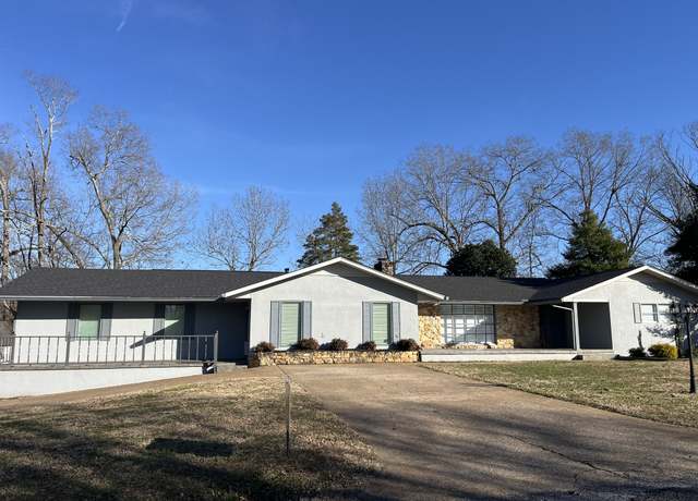 Property at 499 Pettus St, Lawrenceburg, TN 38464, 5 beds, 4 baths