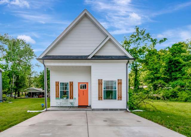 Property at 517 Main St, Burns, TN 37029, 3 beds, 2 baths
