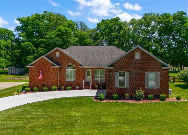 Property at 103 Laurelwood Dr, Shelbyville, TN 37160, 4 beds, 2 baths