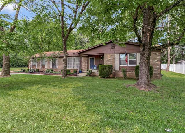 Property at 1415 Huntington Dr, Murfreesboro, TN 37130, 4 beds, 3 baths