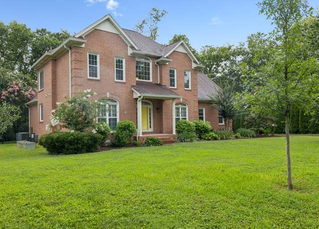 Property at 823 Regal Dr, Murfreesboro, TN 37129, 5 beds, 2.5 baths
