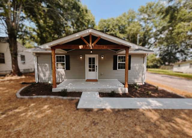 Property at 210 N Vine St, Tullahoma, TN 37388, 3 beds, 2 baths