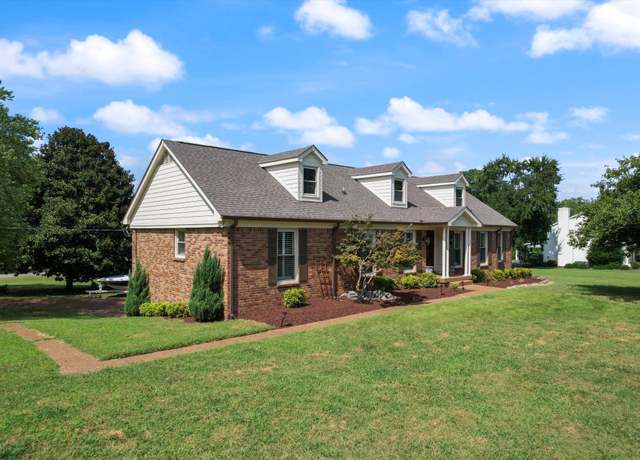 Property at 100 Sioux Ct, Hendersonville, TN 37075, 4 beds, 3 baths