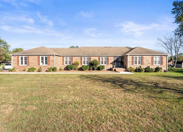 Property at 104 Twelve Oaks Rd, Tullahoma, TN 37388, 4 beds, 2.5 baths