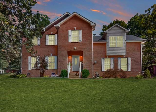Property at 200 Eastside Rd, Burns, TN 37029, 5 beds, 2.5 baths