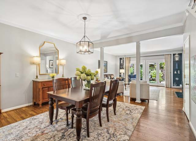 Property at 646 Timber Ln, Nashville, TN 37215, 2 beds, 2.5 baths