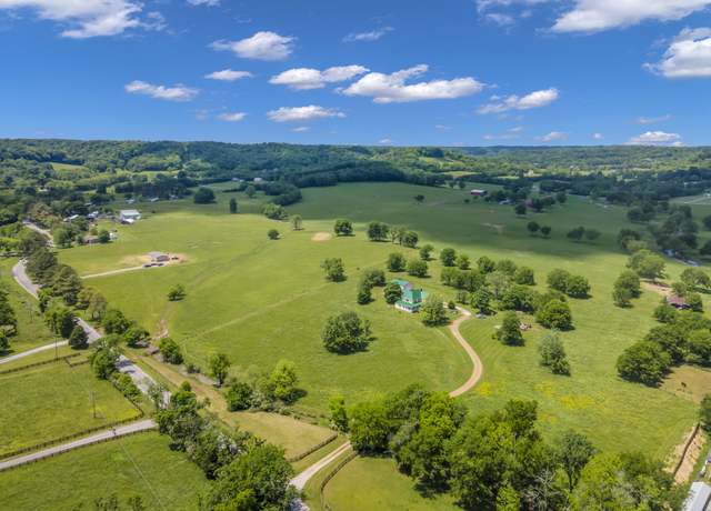Property at 1722B Dodson Rd, Columbia, TN 38401, 5 beds, 3 baths