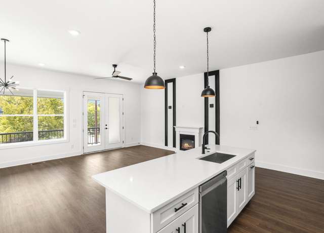 Property at 2213 18th Ave N, Nashville, TN 37208, 5 beds, 4 baths
