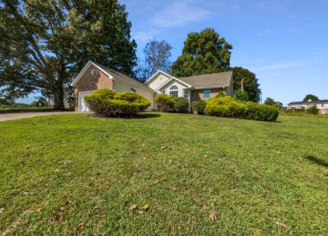 Property at 1910 Roscoe Dr, Clarksville, TN 37042, 3 beds, 2 baths