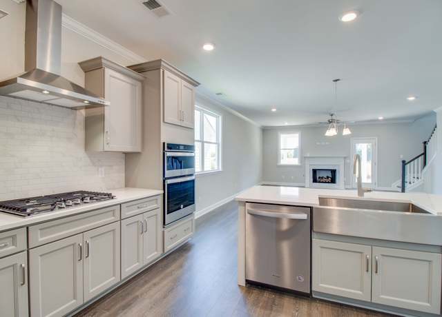 Property at 1406 Charles Dr, Chapel Hill, TN 37034, 4 beds, 2.5 baths
