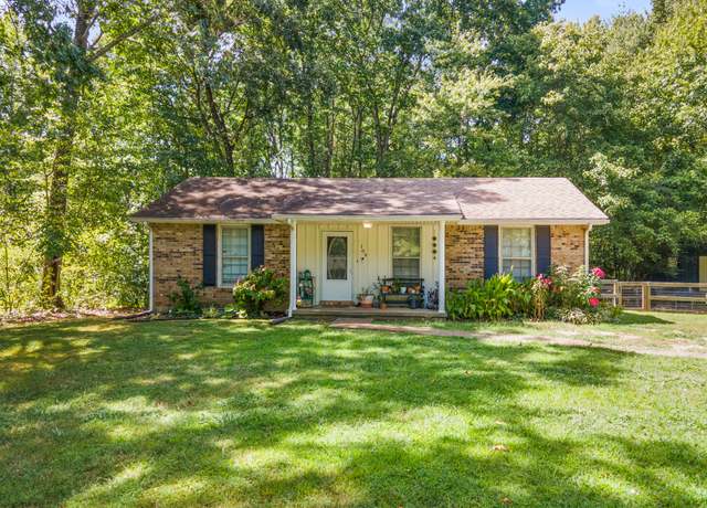Property at 109 Robin Hood Rd, Dickson, TN 37055, 3 beds, 1 bath