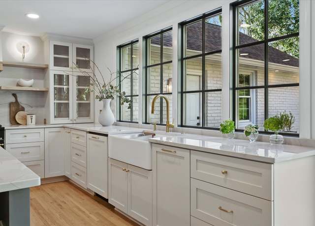 Property at 509 Hillwood Blvd, Nashville, TN 37205, 5 beds, 5.5 baths