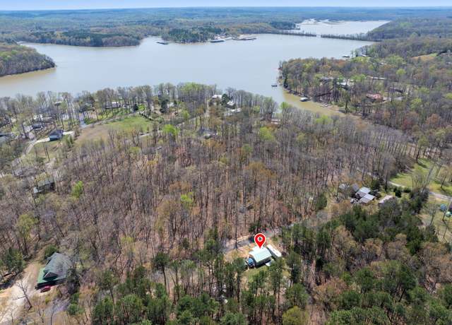 Property at 122 Cabin Cir, Camden, TN 38320, 1 bed, 1 bath