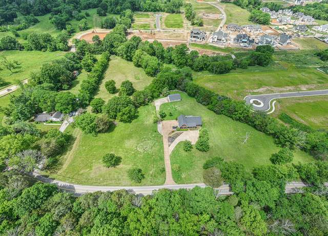 Property at 9824 Split Log Rd, Brentwood, TN 37027, 3 beds, 2.5 baths