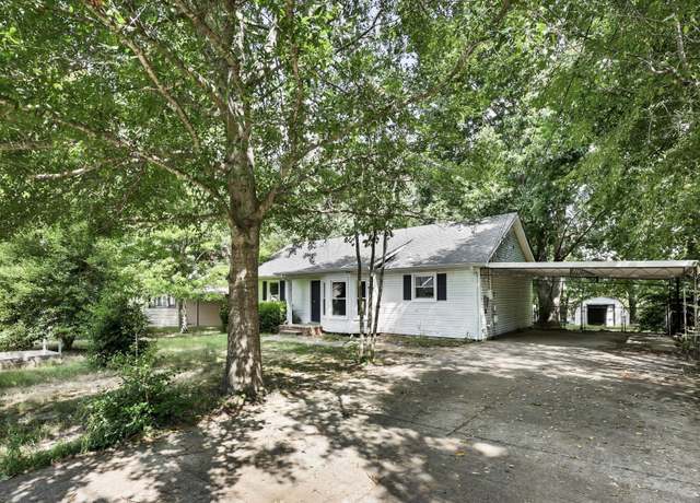 Property at 215 Bob White Dr, Clarksville, TN 37042, 3 beds, 2 baths