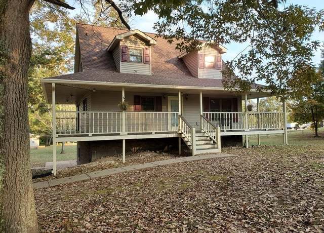 Property at 102 Hazelnut Ave, Camden, TN 38320, 4 beds, 3 baths
