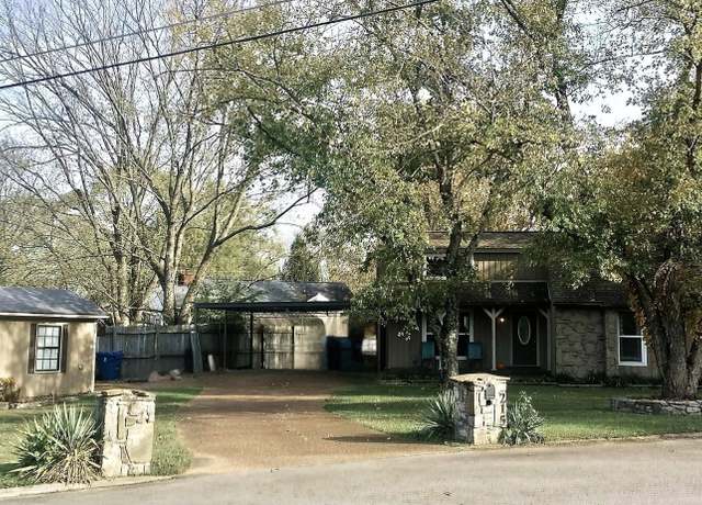 Property at 215 Summer Pl, Mount Juliet, TN 37122, 3 beds, 1.5 baths