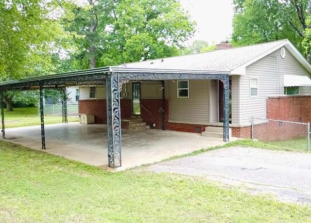 Property at 130 Highland Heights Ave, Camden, TN 38320, 3 beds, 2 baths