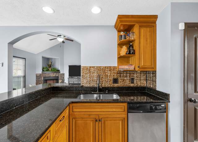 Property at 1590 Cobra Ln, Clarksville, TN 37042, 4 beds, 3 baths