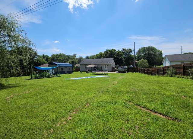 Property at 3191/2 Welchwood Dr, Clarksville, TN 37040, 3 beds, 2 baths