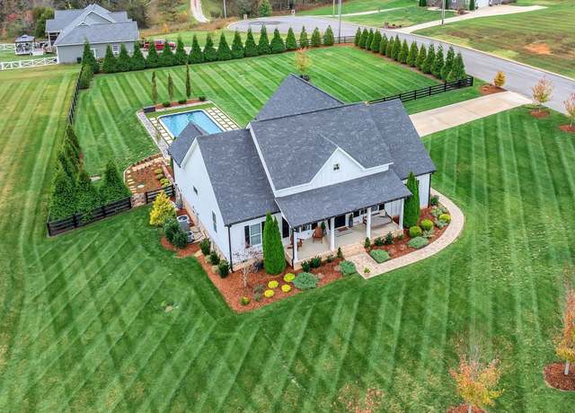 Property at 5 Luther Ln, Burns, TN 37029, 3 beds, 2.5 baths