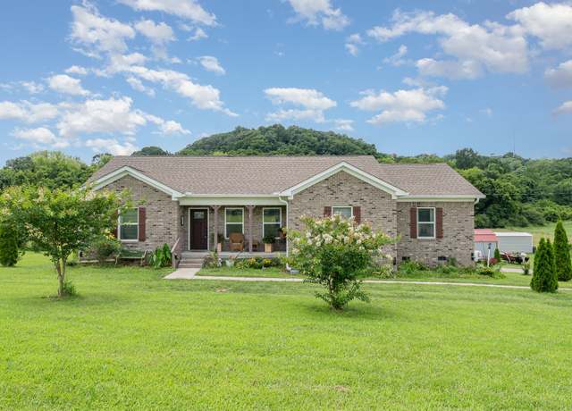 Property at 3056 Pulaski Hwy, Columbia, TN 38401, 3 beds, 2.5 baths