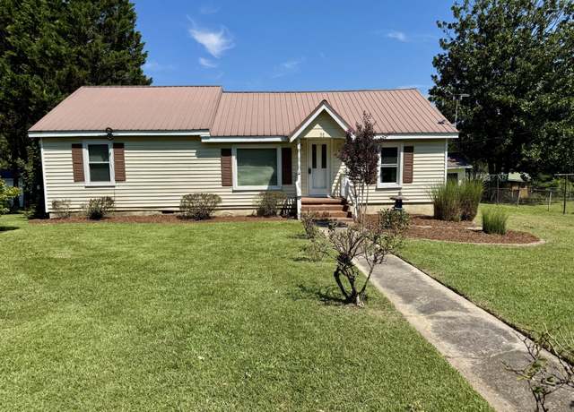 Property at 51 Circle Dr, Rossville, GA 30741, 3 beds, 2 baths