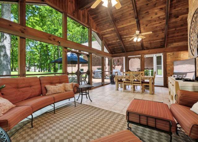 Property at 3208 Thoroughbred Dr, Hermitage, TN 37076, 4 beds, 4.5 baths