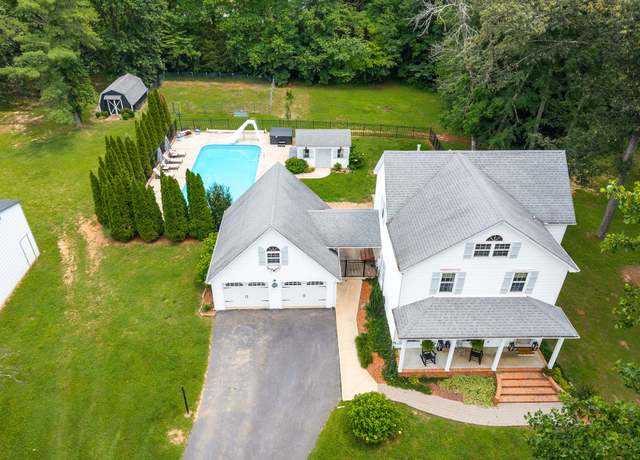 Property at 135 Villa Dr, Mcminnville, TN 37110, 3 beds, 2.5 baths