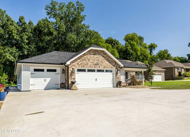 Property at 1706 Wilkinson Pike, Maryville, TN 37803, 3 beds, 2.5 baths