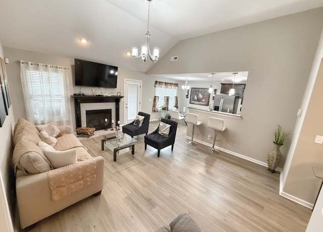 Property at 1126 Eagles View Dr, Clarksville, TN 37040, 3 beds, 2 baths