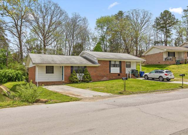 Property at 4706 Metro Park Ln, Hixson, TN 37343, 4 beds, 2 baths