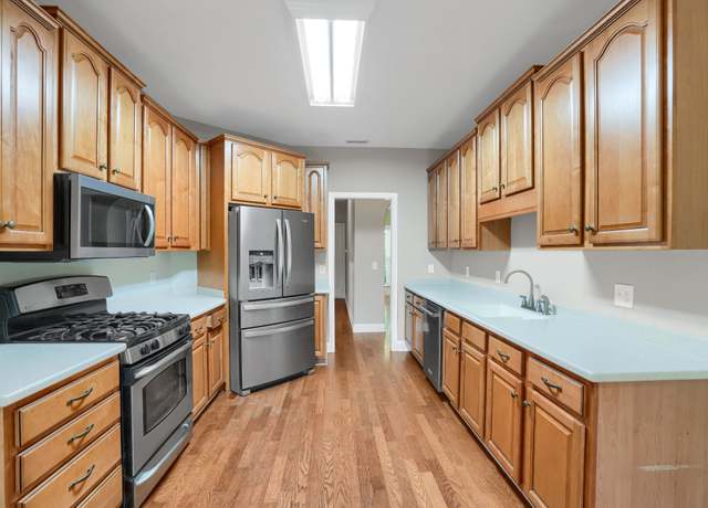 Property at 3429 Deerview Dr, Murfreesboro, TN 37128, 4 beds, 2.5 baths