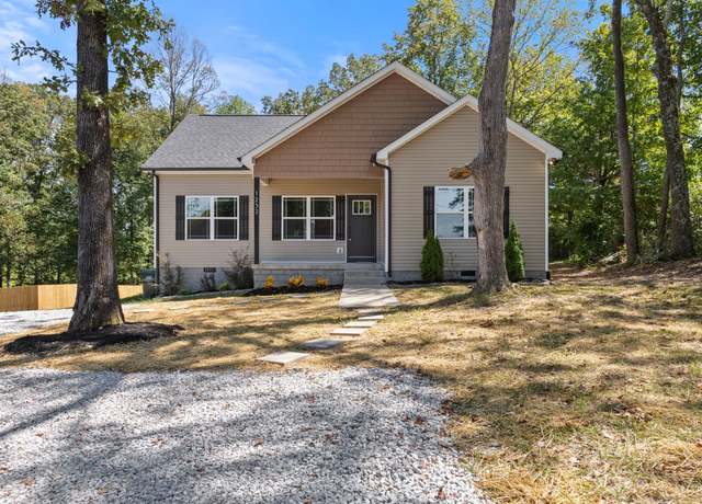 Property at 1232 N Charlotte St, Dickson, TN 37055, 3 beds, 2 baths