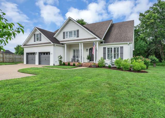 Property at 106 Briarcrest Ct W, Hendersonville, TN 37075, 3 beds, 2 baths