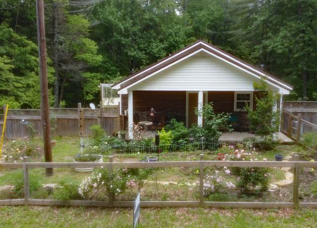 Property at 197 Midway Rd, Sewanee, TN 37375, 3 beds, 2 baths