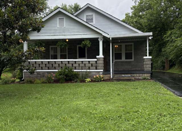 Property at 104 S Charlotte St, Dickson, TN 37055, 2 beds, 1 bath