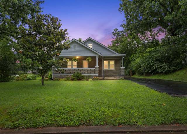 Property at 104 S Charlotte St, Dickson, TN 37055, 2 beds, 1 bath