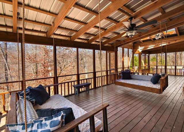 Property at 133 Woodmont Dr, Tullahoma, TN 37388, 5 beds, 4 baths