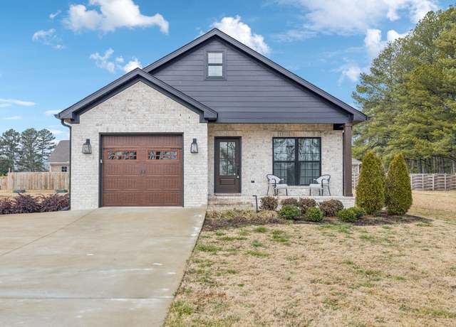 Property at 113 Fairway Dr, Lawrenceburg, TN 38464, 3 beds, 2 baths